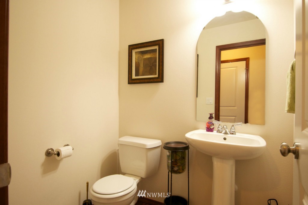 2555 Southwest Navigator Loop Oak Harbor, WA 98277 - Photo 10 of 20 Gallery Image 10