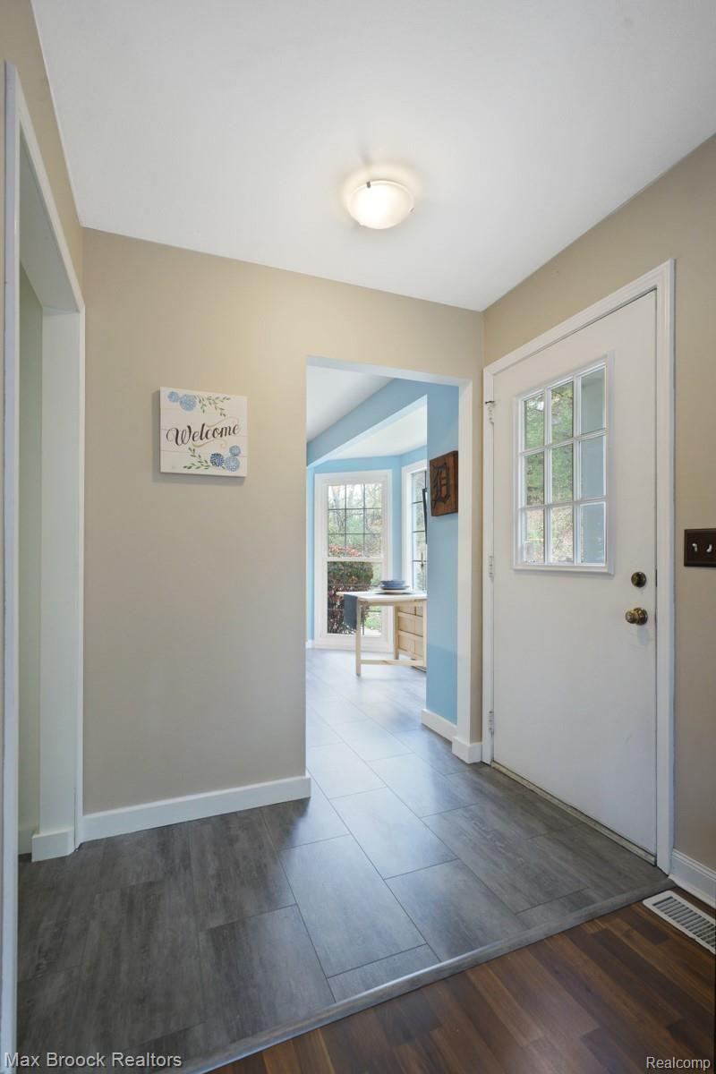 1390 Crescent Lane, Unit 332 Rochester, MI 48306 - Photo 2 of 29 DSC01293.jpg