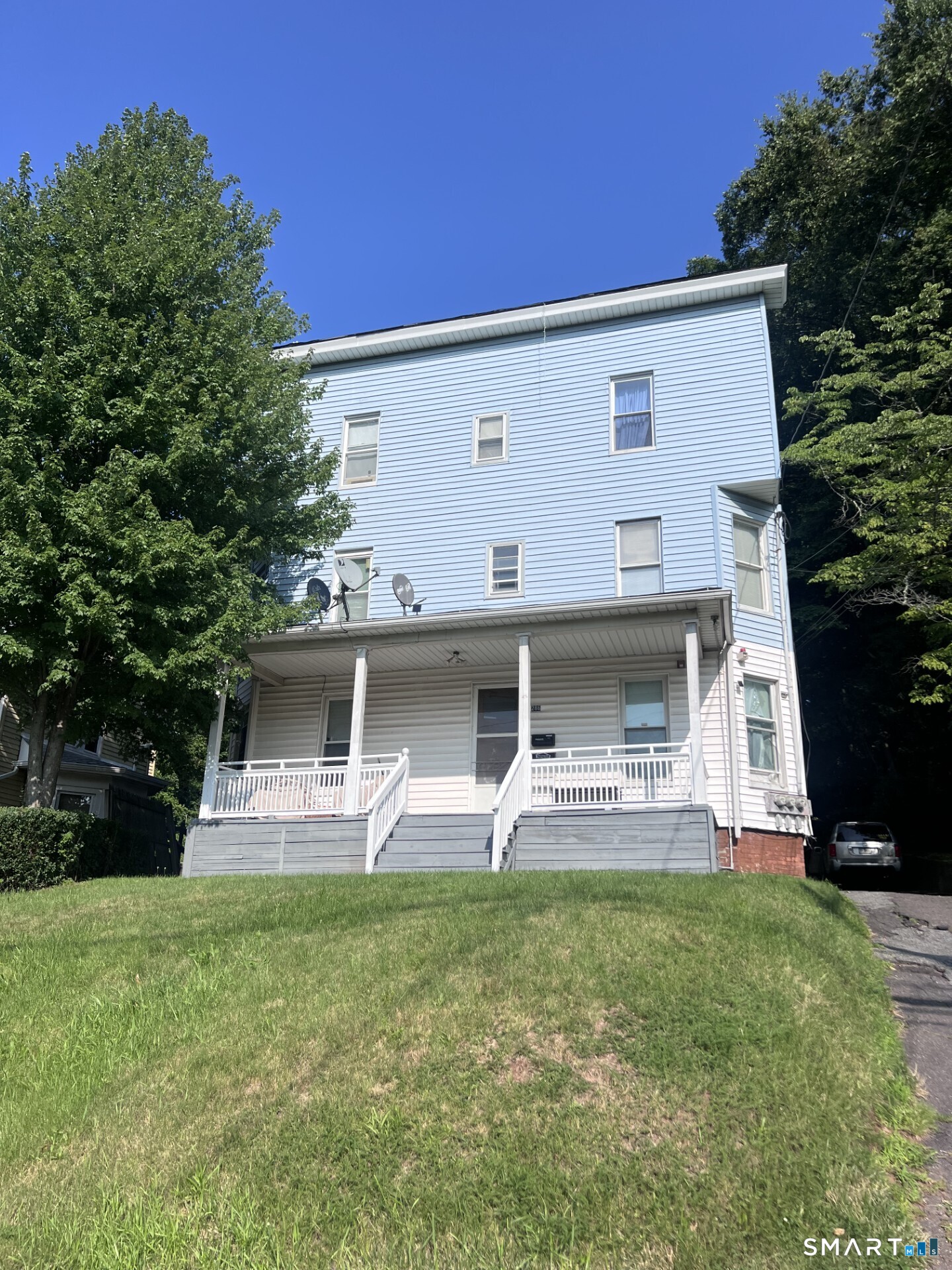 286 Crown Street Meriden, CT 06450 - Photo 1 of 15 Gallery Image 1