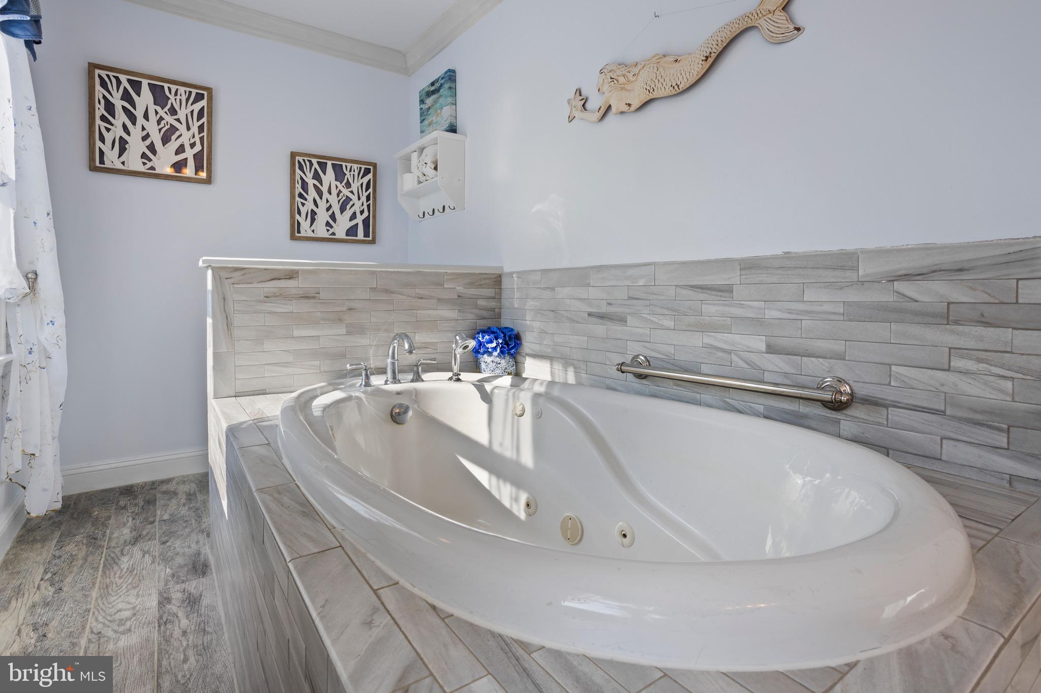 4957 Bar Neck Road Tilghman, MD 21671 - Photo 32 of 45 Owner's Suite tub