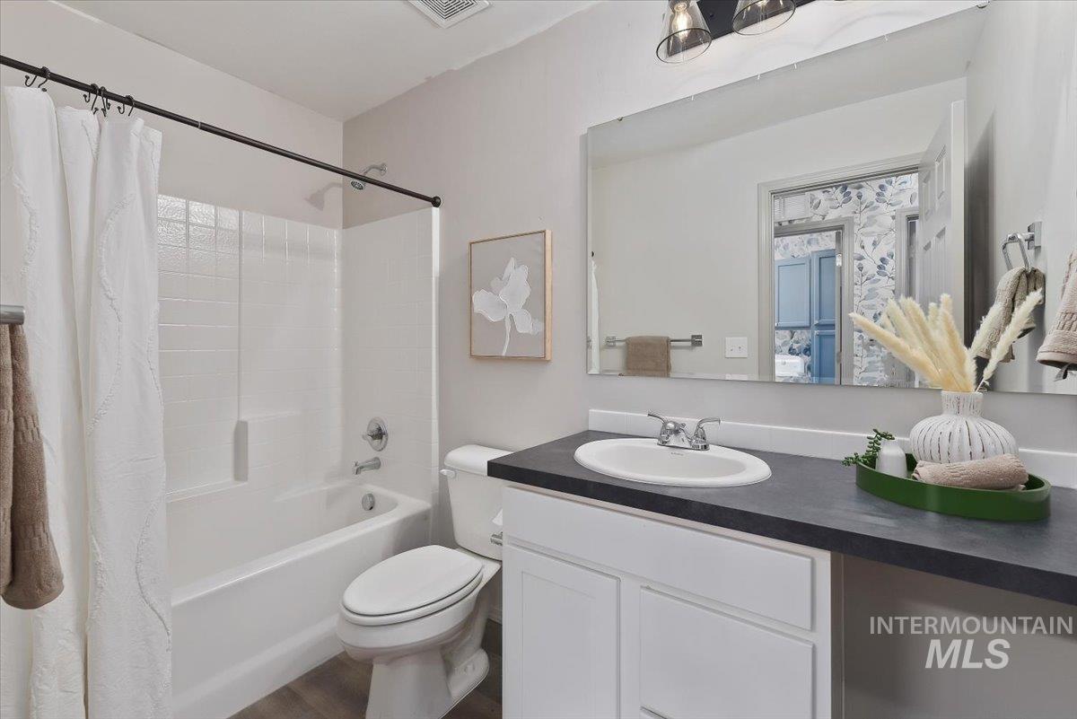 12781 Ashfield Street Caldwell, ID 83607 - Photo 28 of 36 Bathroom with vanity and shower / bath combo with shower curtain