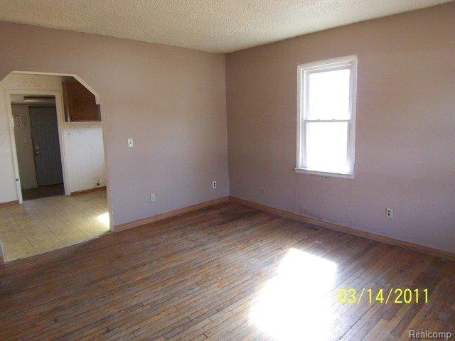 2689 Hessel Avenue Rochester, MI 48307 - Photo 11 of 20 100_3087