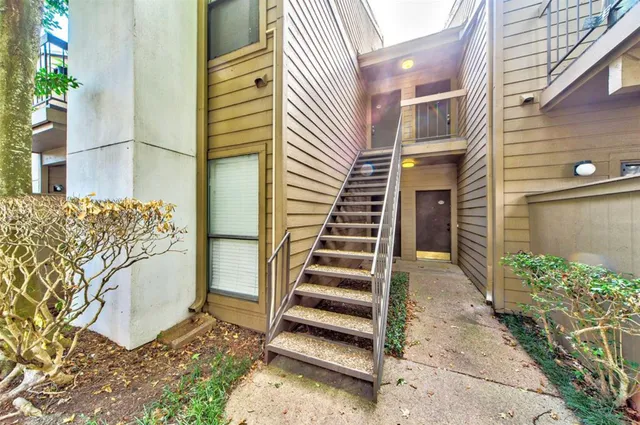 $1,050 | 10049 Westpark Drive, Unit 186, Houston, TX 77042