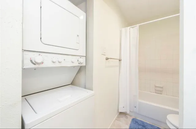 $1,050 | 10049 Westpark Drive, Unit 186, Houston, TX 77042