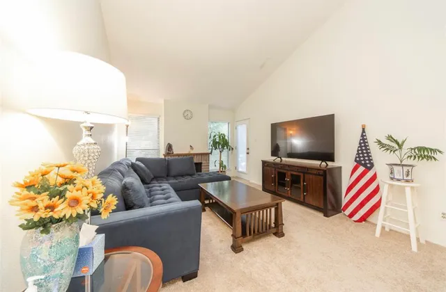 $1,050 | 10049 Westpark Drive, Unit 186, Houston, TX 77042