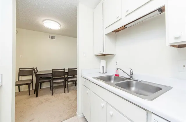 $1,050 | 10049 Westpark Drive, Unit 186, Houston, TX 77042