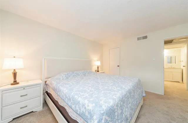 $1,050 | 10049 Westpark Drive, Unit 186, Houston, TX 77042