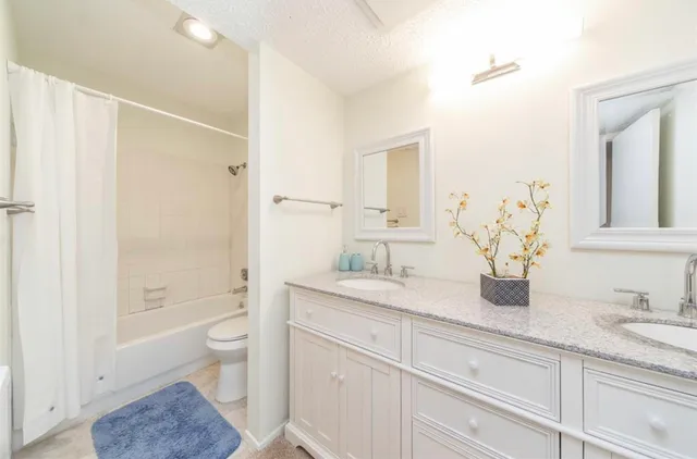 $1,050 | 10049 Westpark Drive, Unit 186, Houston, TX 77042