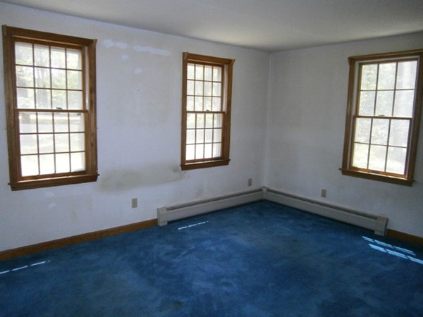 20 Dexter Street Eastham, MA 02642 - Photo 10 of 14 an empty room with a window