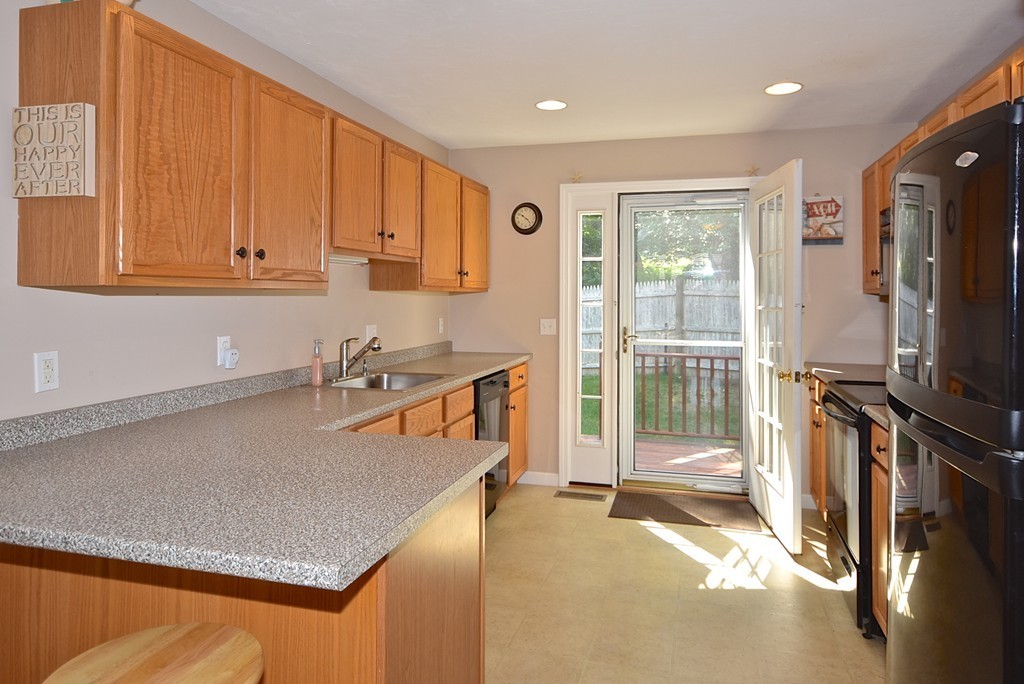 17 Carleton Street, Unit 17 Wareham, MA 02558 - Photo 4 of 12