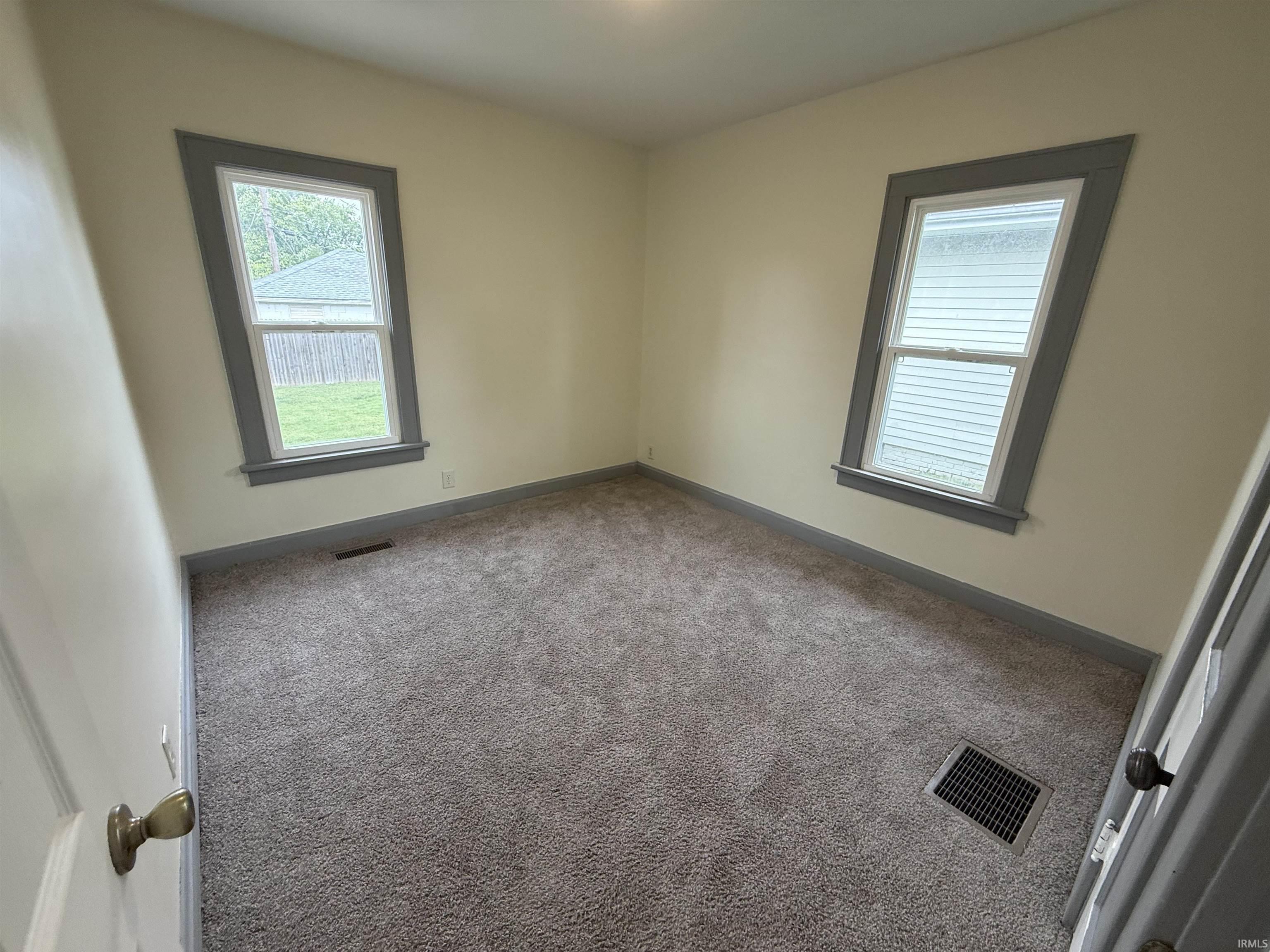 859 Ridgeway Avenue Vincennes, IN 47591 - Photo 12 of 20 Gallery Image 12