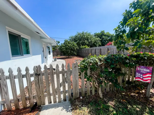 $2,000 | 2213 Northeast 3rd Avenue, Unit 2215, Delray Beach, FL 33444