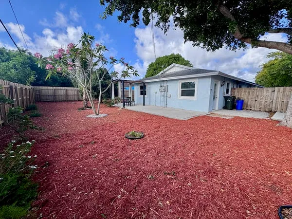 $2,000 | 2213 Northeast 3rd Avenue, Unit 2215, Delray Beach, FL 33444