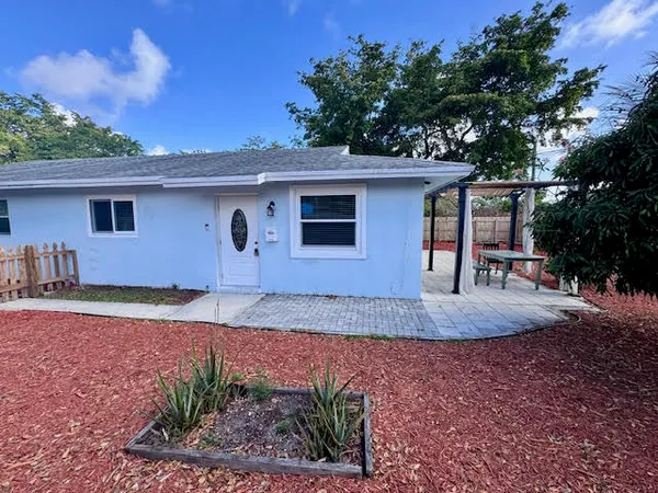 $2,000 | 2213 Northeast 3rd Avenue, Unit 2215, Delray Beach, FL 33444