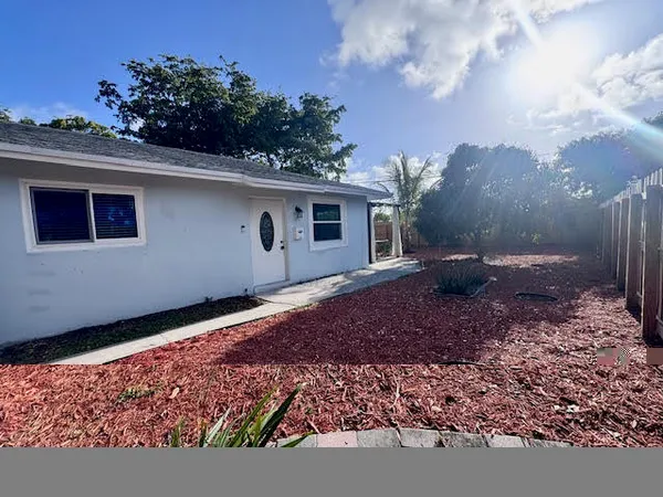 $2,000 | 2213 Northeast 3rd Avenue, Unit 2215, Delray Beach, FL 33444