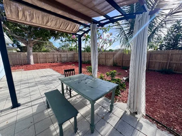 $2,000 | 2213 Northeast 3rd Avenue, Unit 2215, Delray Beach, FL 33444