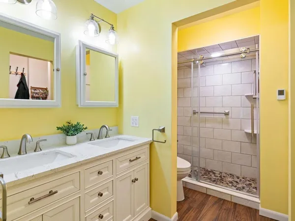 $275,000 | 6075 Lincoln Drive, Unit 211, Edina, MN 55436