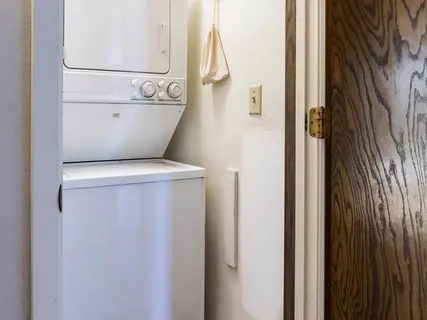 $275,000 | 6075 Lincoln Drive, Unit 211, Edina, MN 55436