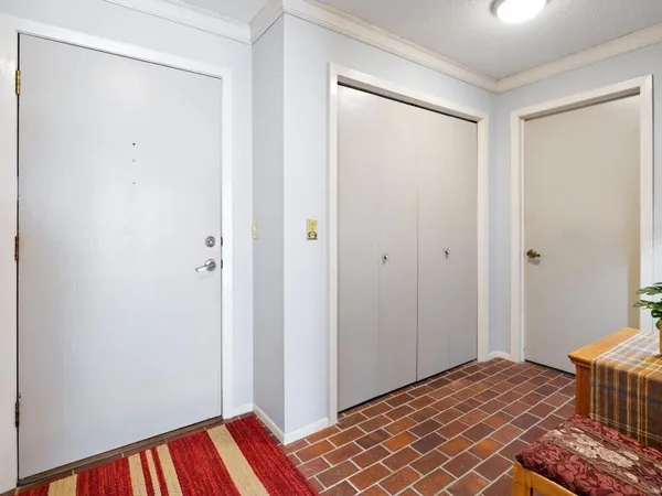 $275,000 | 6075 Lincoln Drive, Unit 211, Edina, MN 55436