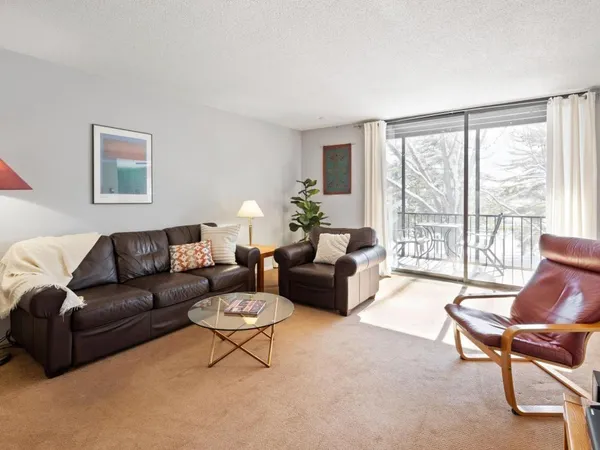 $275,000 | 6075 Lincoln Drive, Unit 211, Edina, MN 55436