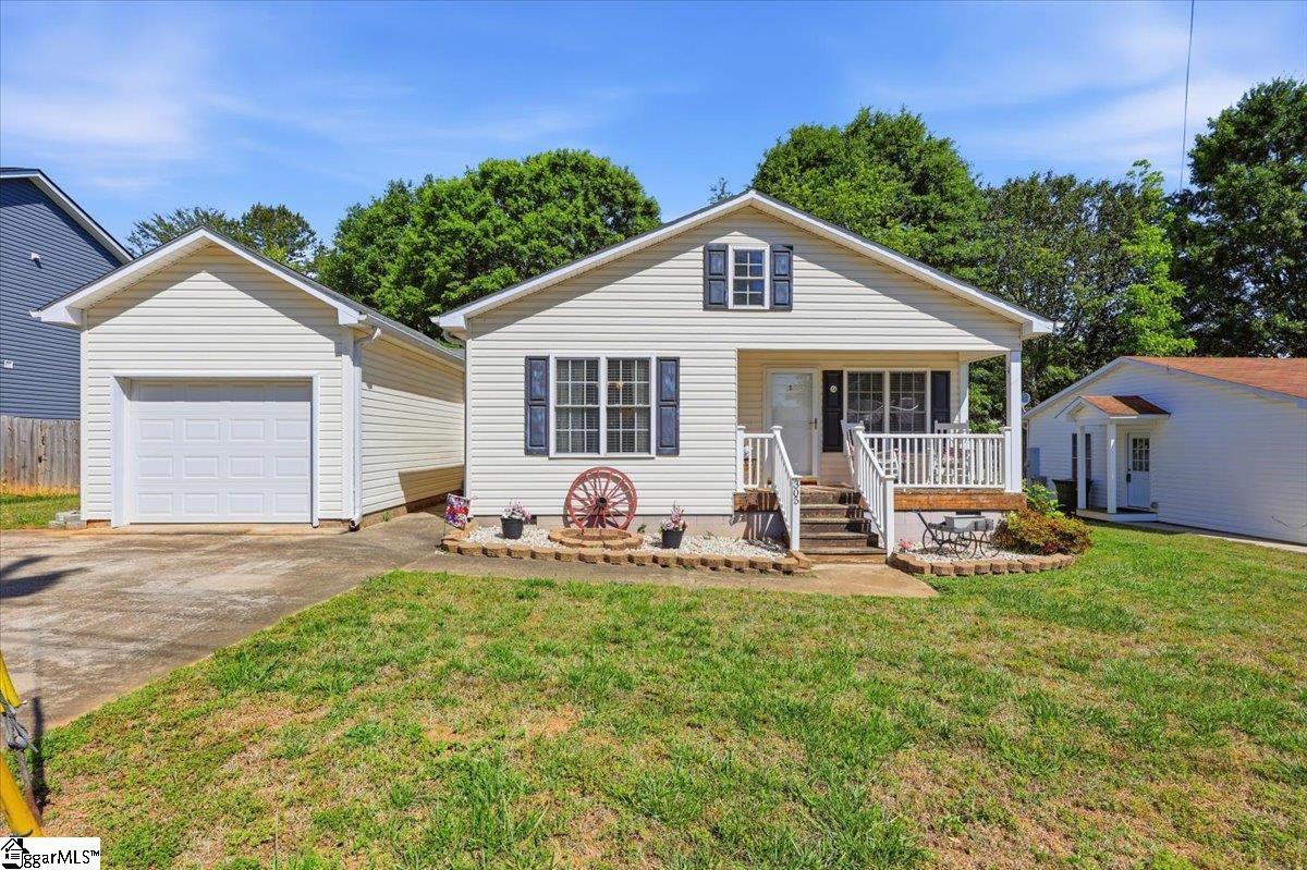 305 Grant Street Easley, SC 29640 - Photo 1 of 29