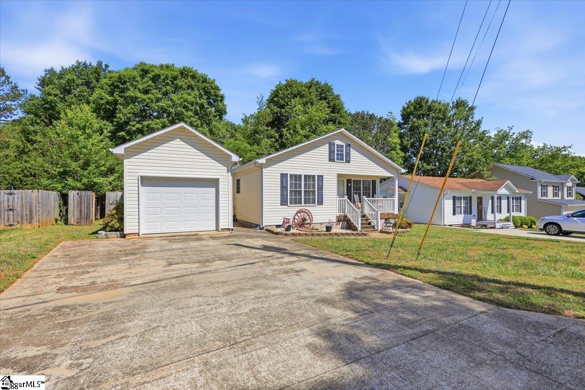 305 Grant Street Easley, SC 29640 - Photo 2 of 29