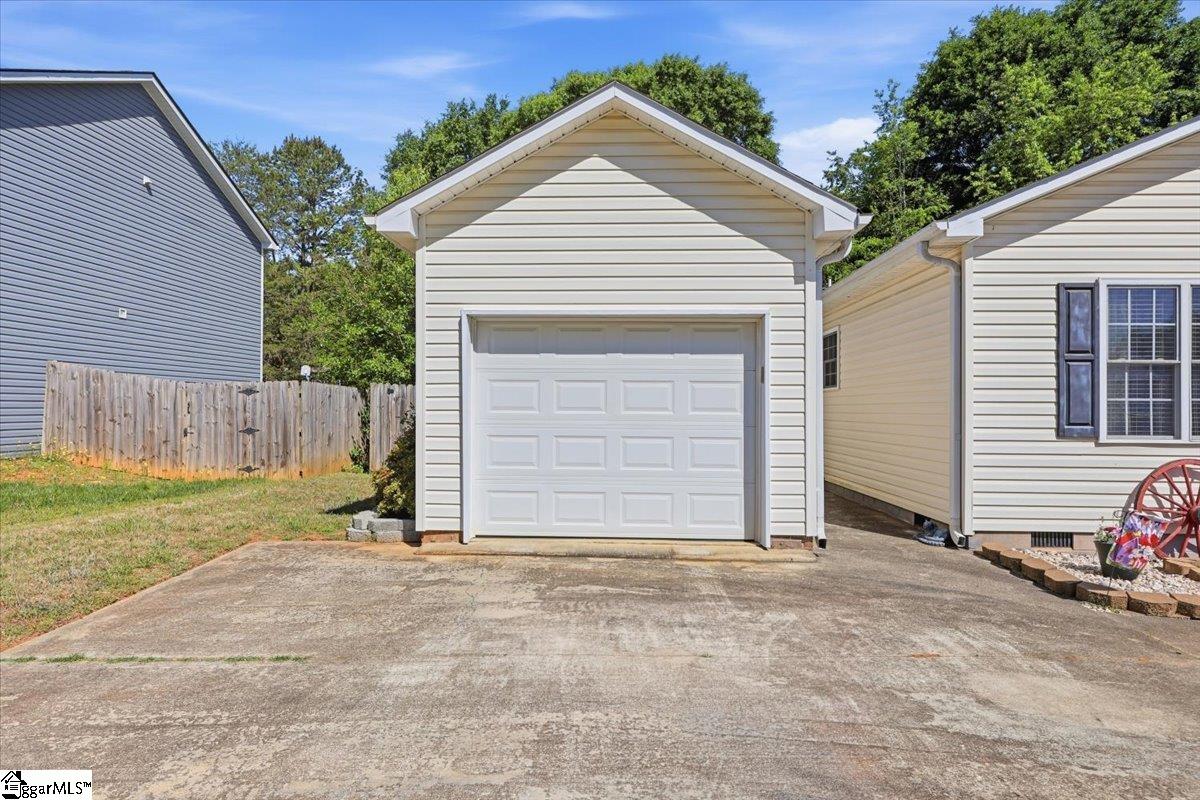 305 Grant Street Easley, SC 29640 - Photo 3 of 29