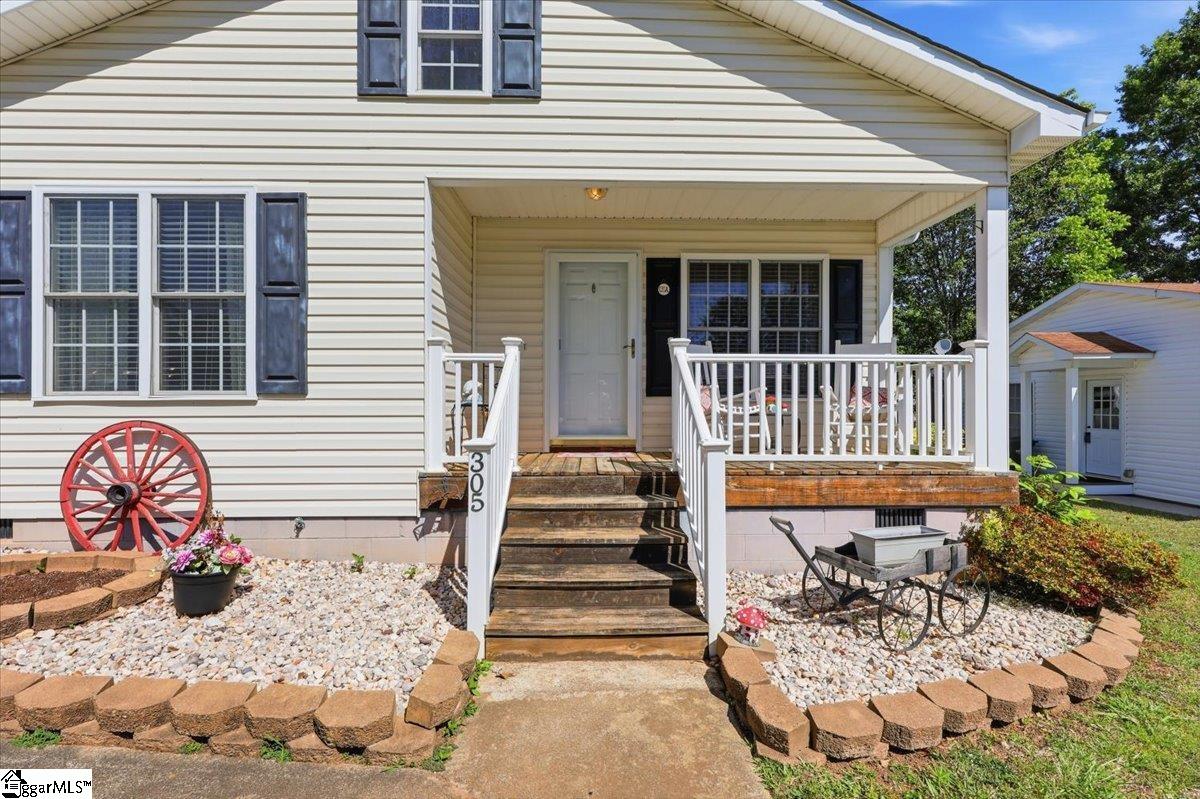 305 Grant Street Easley, SC 29640 - Photo 4 of 29
