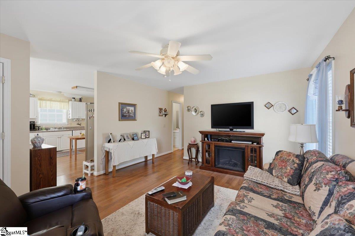 305 Grant Street Easley, SC 29640 - Photo 9 of 29