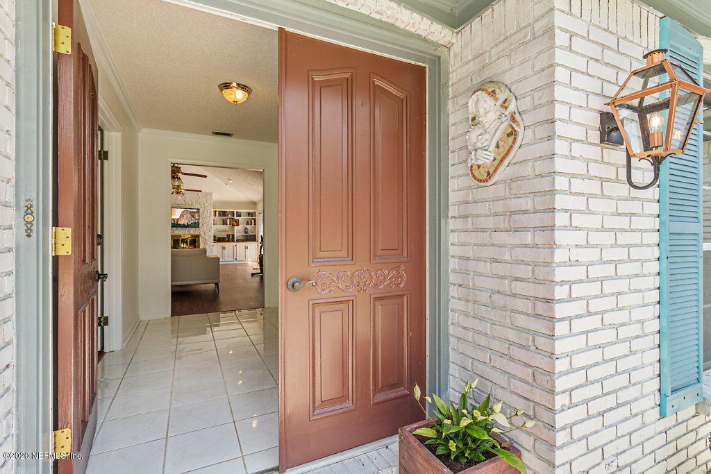 9625 Beauclerc Bluff Road Jacksonville, FL 32257 - Photo 3 of 30 a view of a hallway with elevator