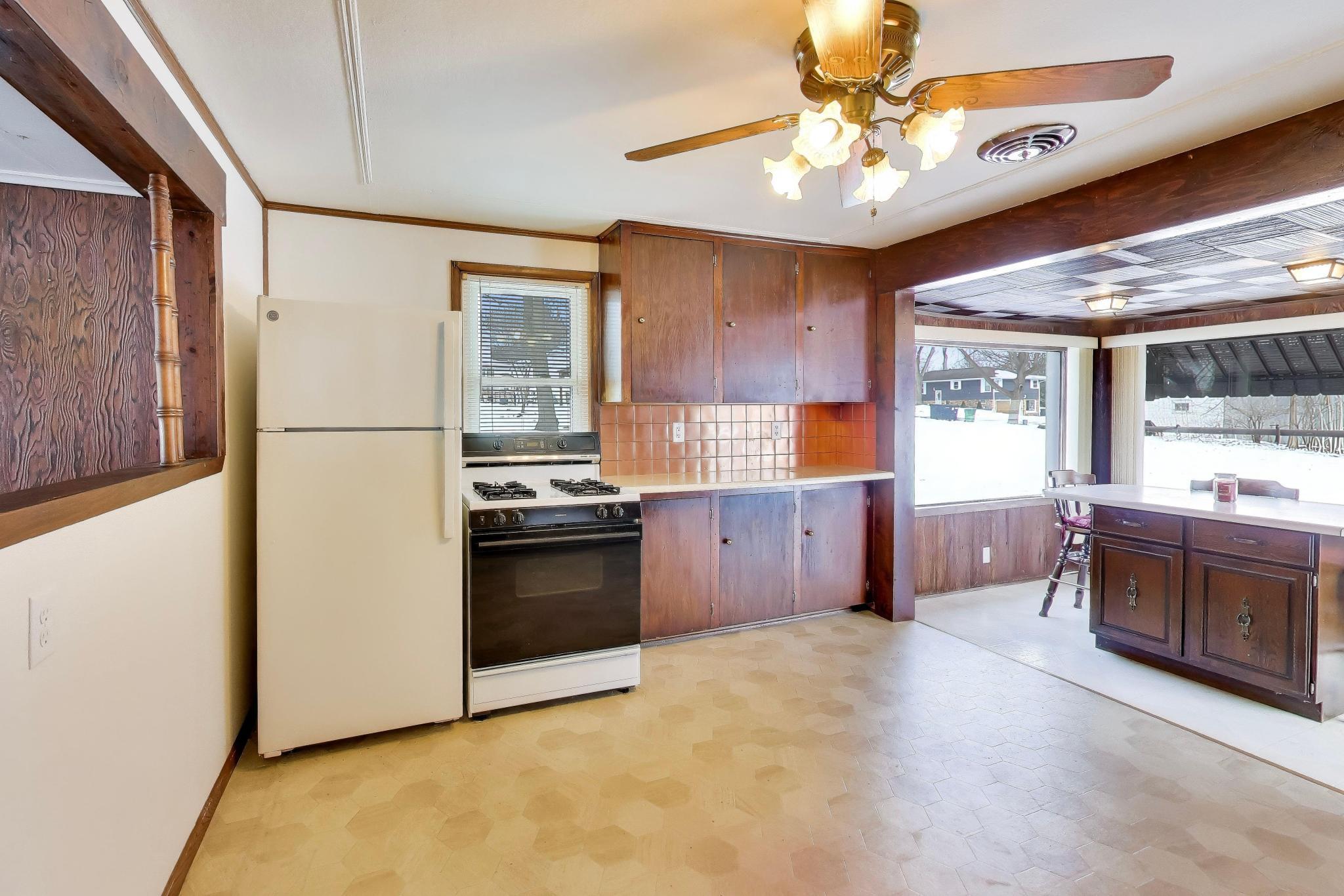 6104 Water Street Lyons, WI 53105 - Photo 12 of 39 Kitchen