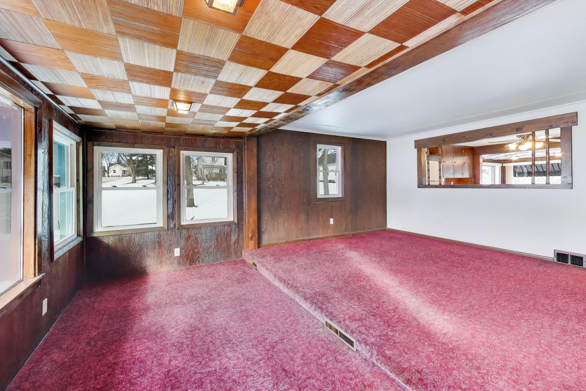 6104 Water Street Lyons, WI 53105 - Photo 4 of 39 Living Room
