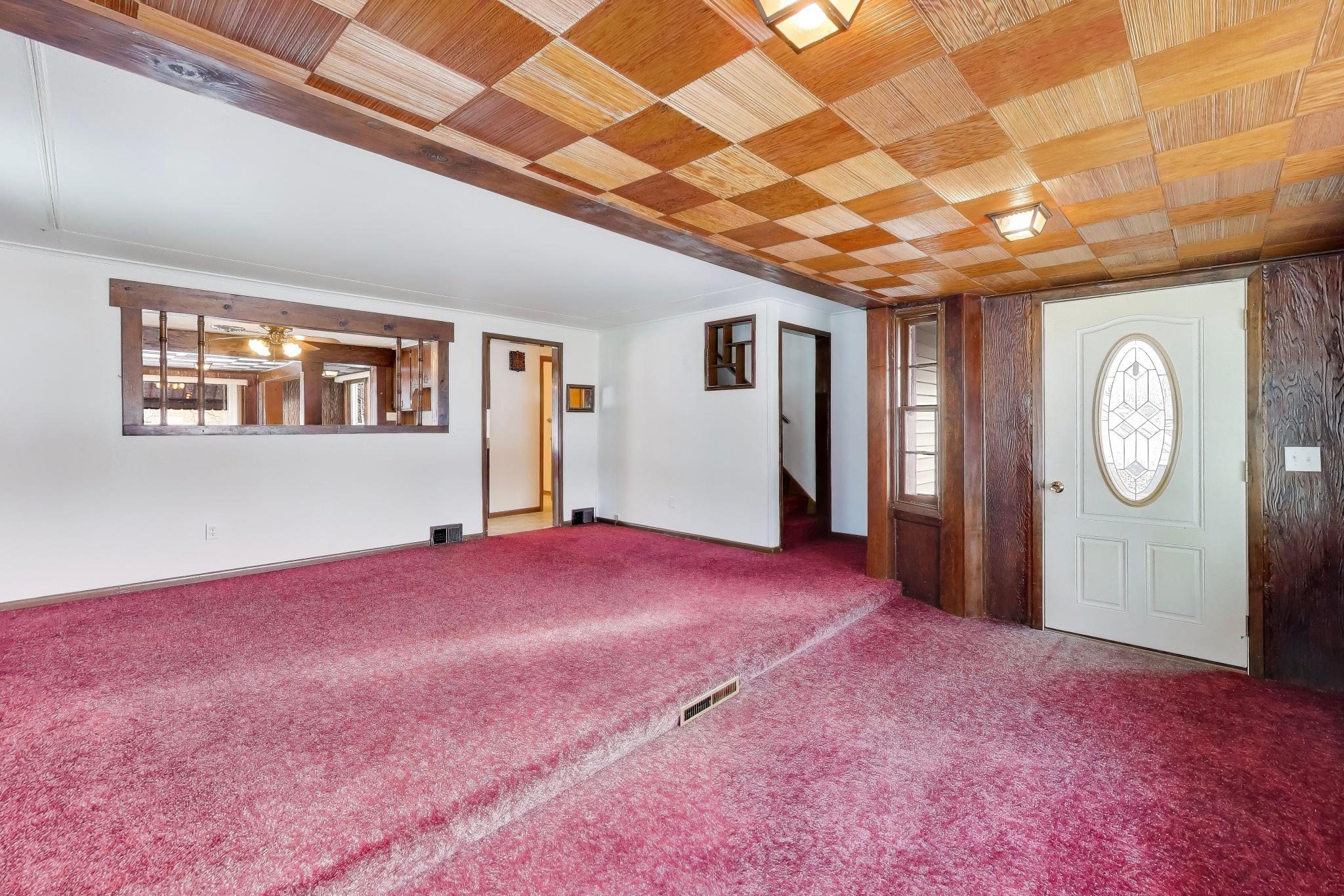 6104 Water Street Lyons, WI 53105 - Photo 6 of 39 Living Room