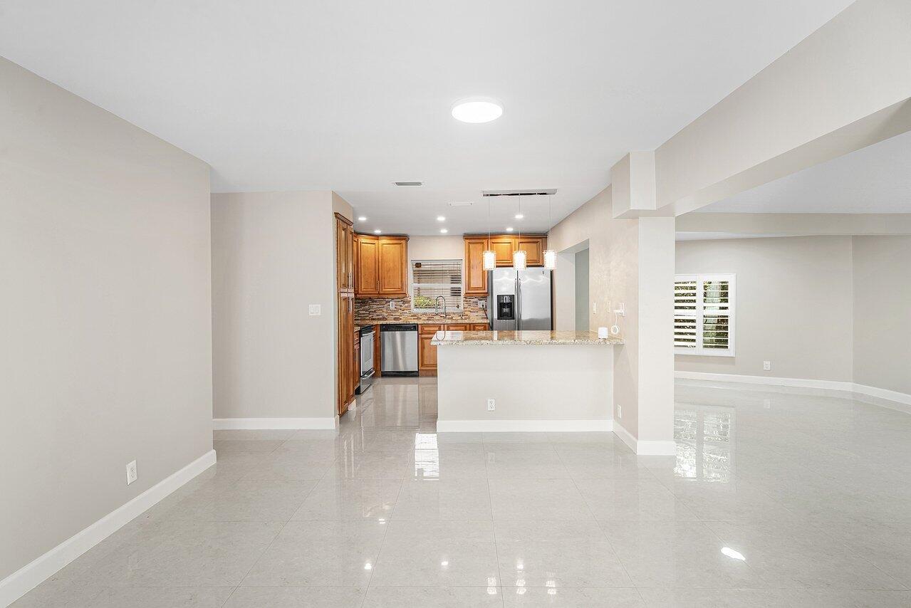 19635 Back 9 Drive Boca Raton, FL 33498 - Photo 4 of 37 007-19635Back9Drive-BocaRaton-FL-33498-S