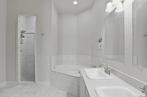 $2,590 | 164 Ave Ventana, San Antonio, TX 78256