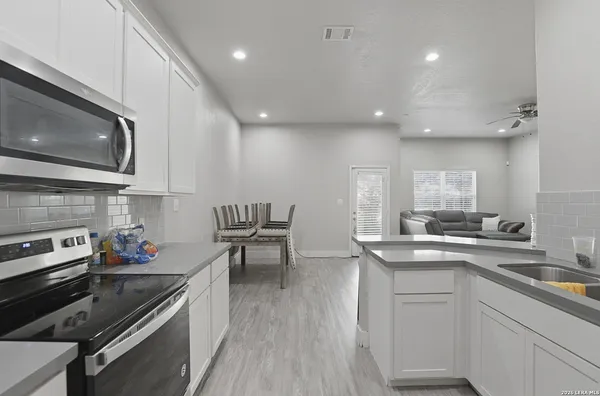 $2,590 | 164 Ave Ventana, San Antonio, TX 78256