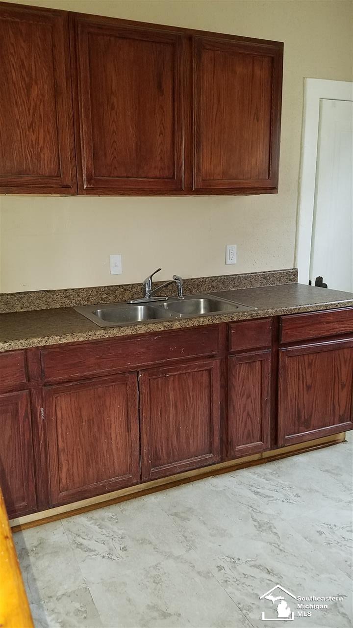 45 Oak Street River Rouge, MI 48218 - Photo 10 of 31 31339119-9.JPG