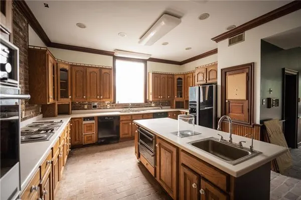 $885,000 | 10001 Patterson Road, New Orleans, LA 70131