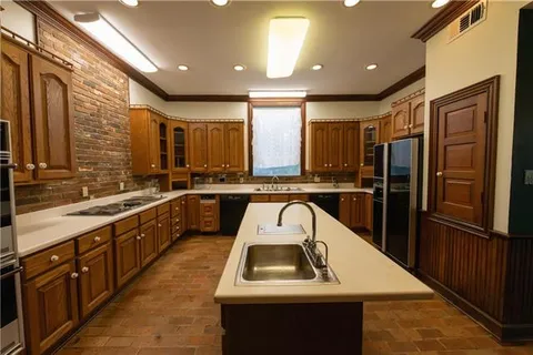 $885,000 | 10001 Patterson Road, New Orleans, LA 70131