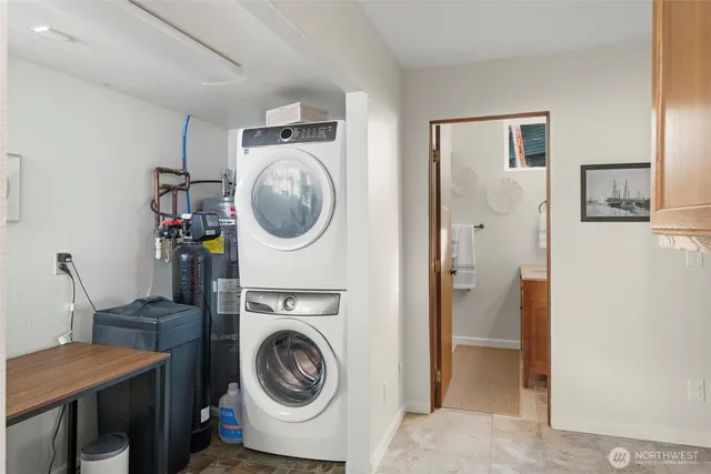 $650,000 | 650 Northeast Otis Street, Coupeville, WA 98239