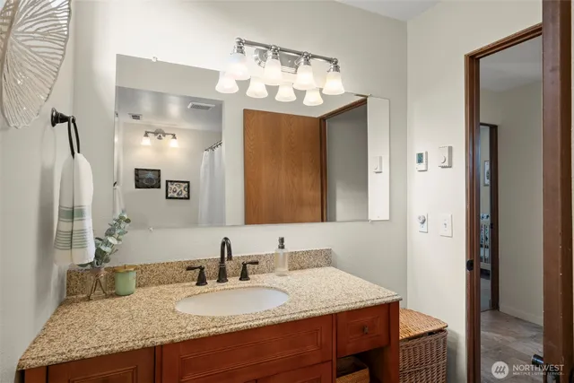 $650,000 | 650 Northeast Otis Street, Coupeville, WA 98239