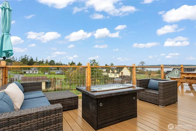 $650,000 | 650 Northeast Otis Street, Coupeville, WA 98239