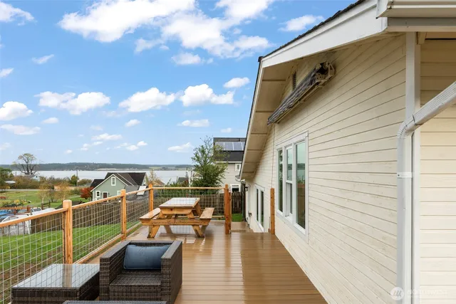 $650,000 | 650 Northeast Otis Street, Coupeville, WA 98239