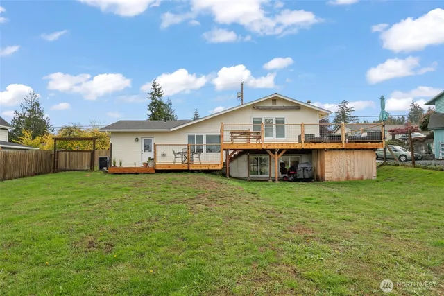 $650,000 | 650 Northeast Otis Street, Coupeville, WA 98239