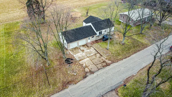 a view of yard from a balcony