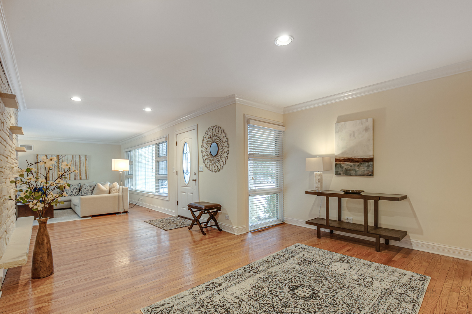 485 East Westleigh Road Lake Forest, IL 60045 - Photo 2 of 22 a living room with furniture and a wooden floor