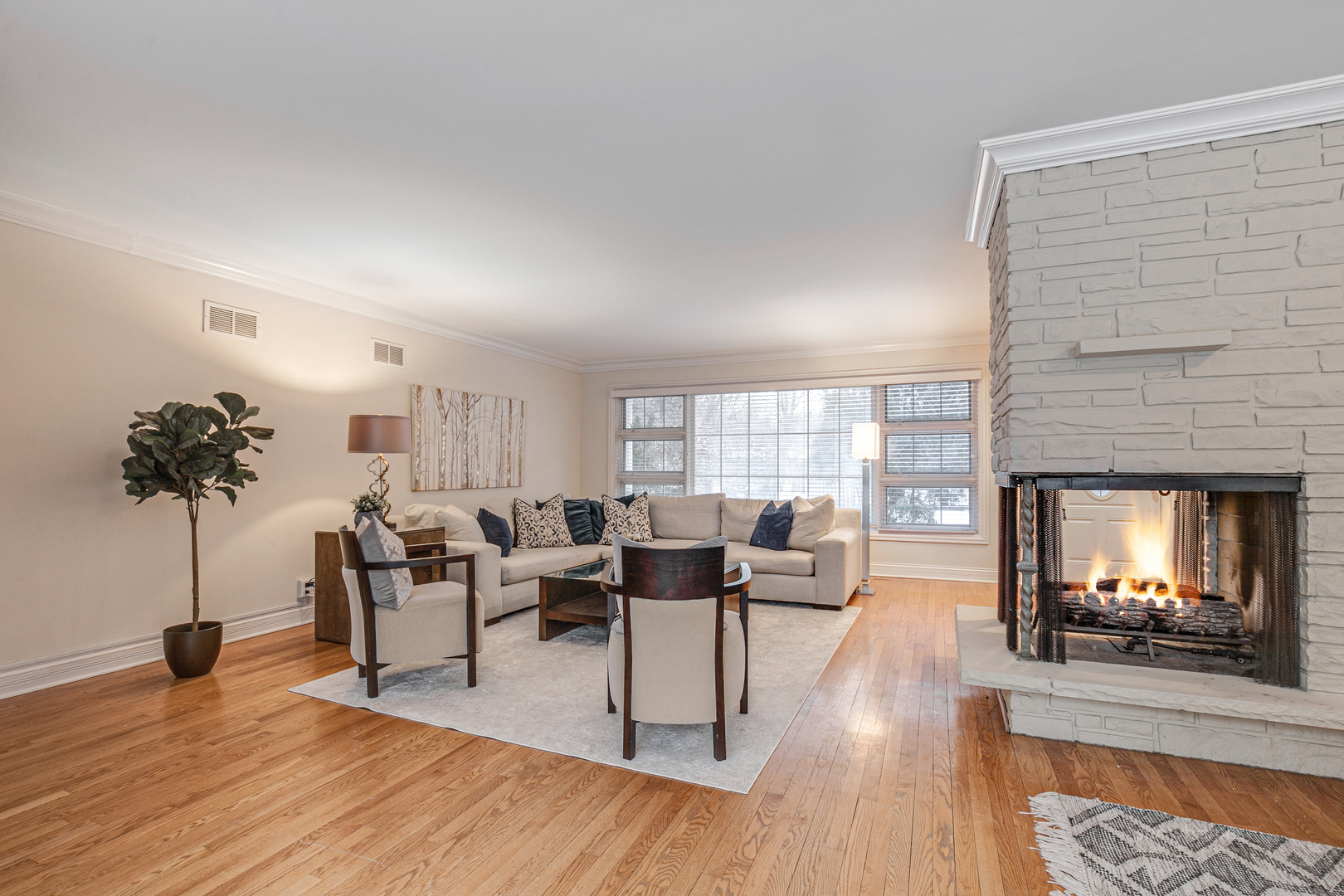 485 East Westleigh Road Lake Forest, IL 60045 - Photo 4 of 22 a living room with furniture and a fireplace
