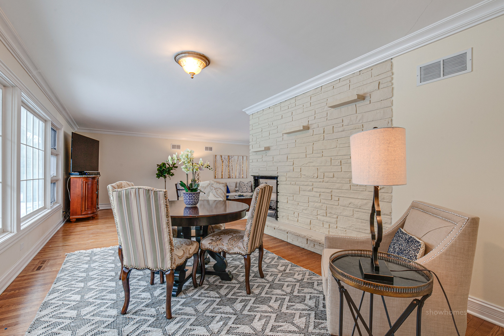 485 East Westleigh Road Lake Forest, IL 60045 - Photo 6 of 22 a view of a dining room with furniture and wooden floor