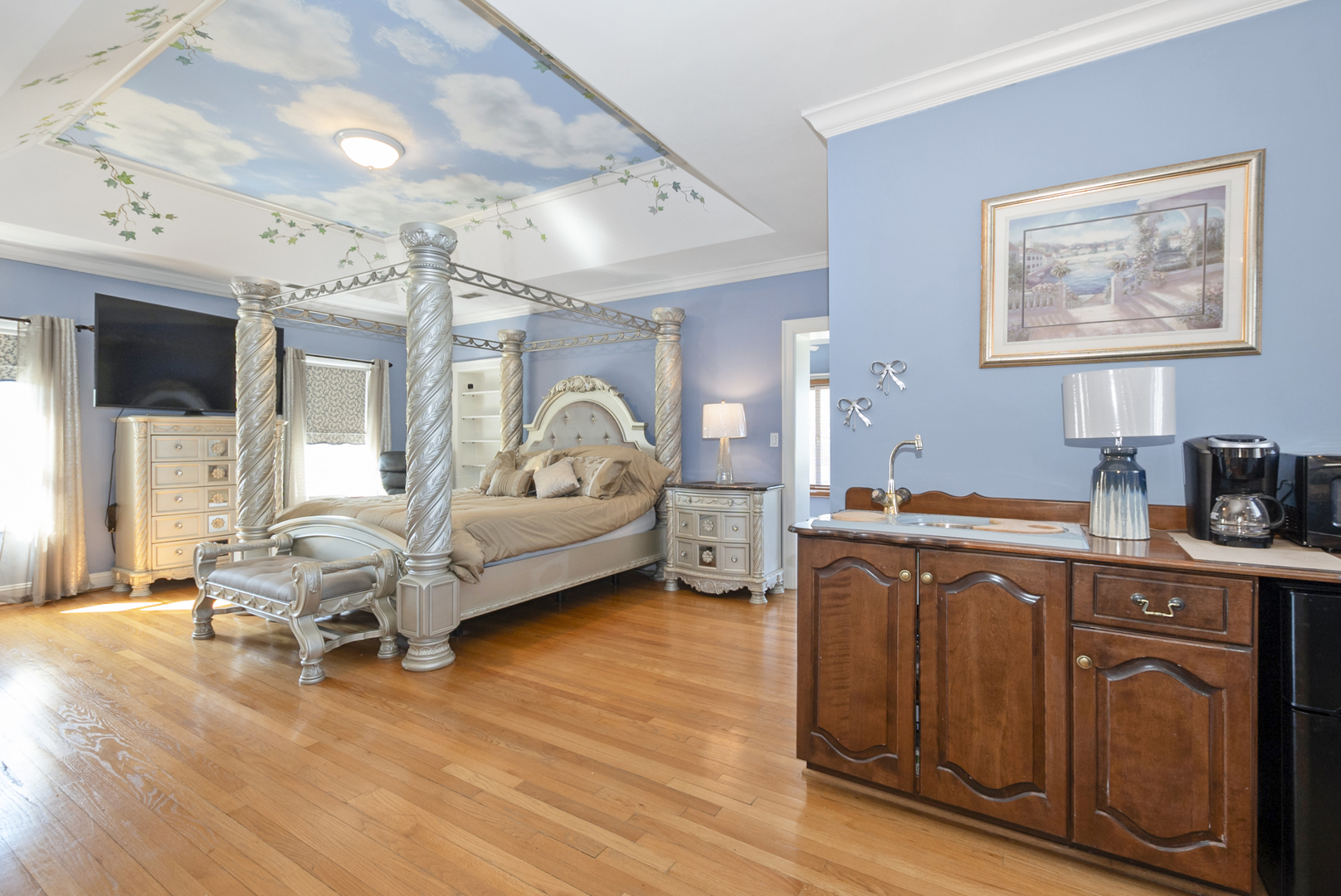 739 Aberdeen Drive Crete, IL 60417 - Photo 18 of 35 a living room with furniture and a flat screen tv