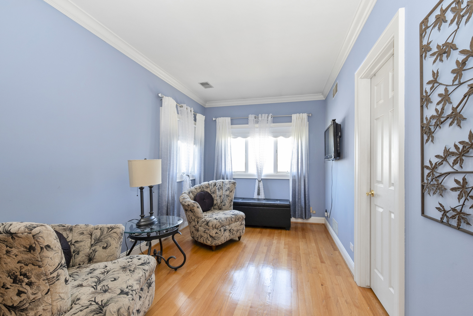 739 Aberdeen Drive Crete, IL 60417 - Photo 19 of 35 a living room with furniture and a couch